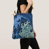 Hokusai Vrouwelijke Golf  Oceaan Tote Bag (Dichtbij)