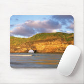 Hol in de muur aan de wilde kust muismat (Met muis)