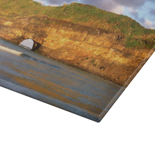 Hol in de muur aan de wilde kust snijplank (Hoek)