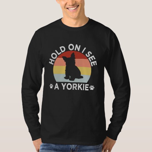 Hold On I See a Yorkie Funny Yorkshire Terrier Hum T-shirt (Voorkant)