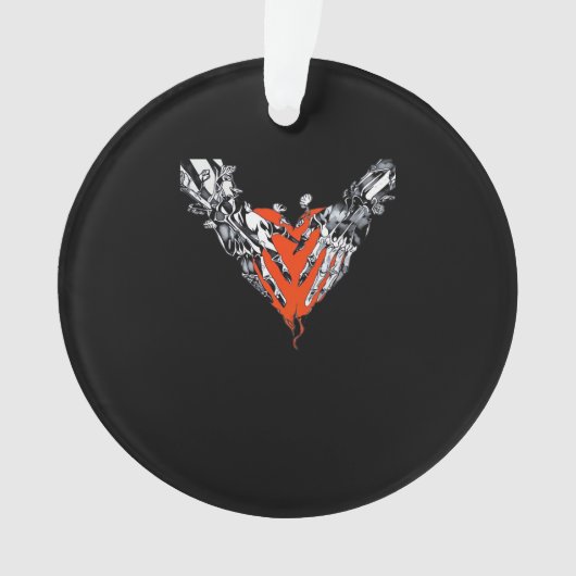 Holding Heart Classic Ornament (voorkant)