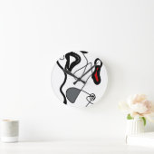 Holding Pattern: Abstract zwart, wit, grijs & rood Ronde Klok (Huis)