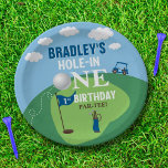 Hole in één Golf van 1ste verjaardag Papieren Bordje<br><div class="desc">Viel in stijl met deze trendy borden van het 1ste verjaardagsdagsdocument. Het ontwerp is gemakkelijk te personaliseren met je eigen formulering en je familie en vrienden zullen enthousiast zijn als ze deze fantastische feestelijke borden zien.</div>