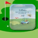 Hole in One Boy Golf Par-t-shirt 1e Verjaardag Papieren Bordje<br><div class="desc">U zult zo genieten van dit charmante en unieke papieren bord - met die prachtige golfkar en gouden en blauwe ballonnen - aangevuld met zijn scriptnaam. Alle ontwerpvragen sturen gewoon een chat of een e-mail naar charmdesignstudio@rcn.com en we helpen u graag verder.</div>