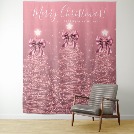 Holiday Backdrop Blush Pink Christmas Trees Bows Wandkleed (In situ)
