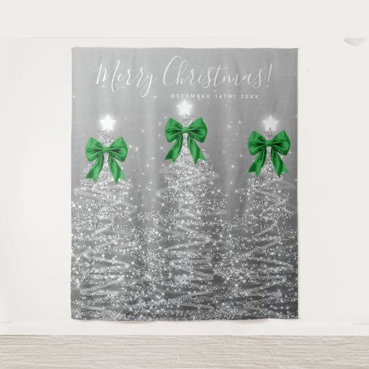 Holiday Backdrop Silver Christmas Trees Green Bows Wandkleed (Voorkant)