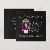 Holiday Cheer Chalkboard Paars en Red Nutcracker Feestdagenkaart (Voorkant / Achterkant)