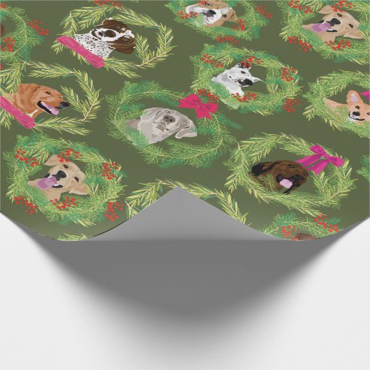 Holiday Dog Wreaths in Green Cadeaupapier (Hoek)
