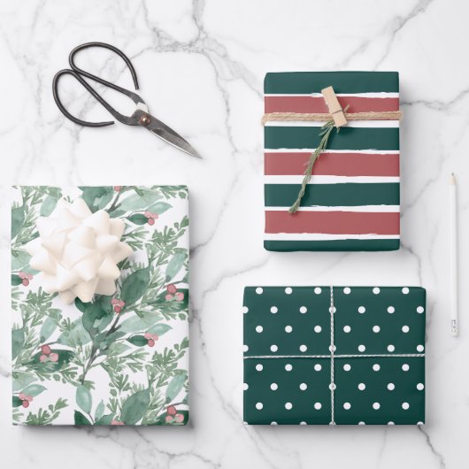 Holiday Greenery Dark Green en Red Kerstmis Inpakpapier Vel (Voorkant)