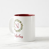Holiday Greenery Wreate Family Monogram Tweekleurige Koffiemok (Voorkant links)
