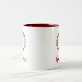 Holiday Greenery Wreate Family Monogram Tweekleurige Koffiemok (Center)