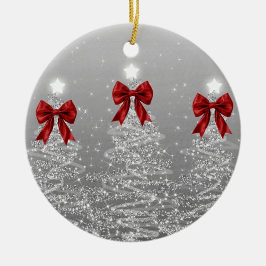 Holiday Greetings Silver Christmas Trees Red Bows Keramisch Ornament (Voorkant)