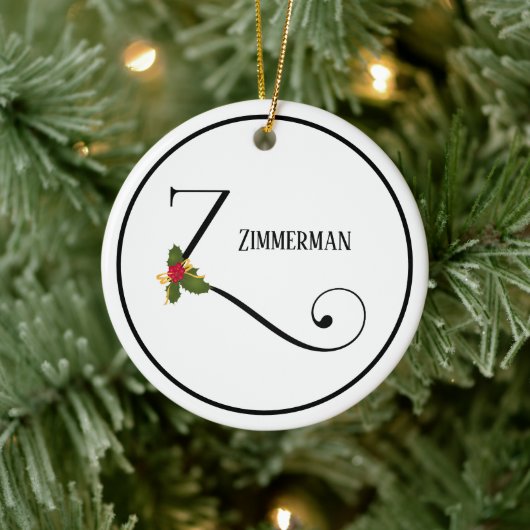 Holiday Holly Monogram Letter Z Aangepast Keramisch Ornament (Boom)