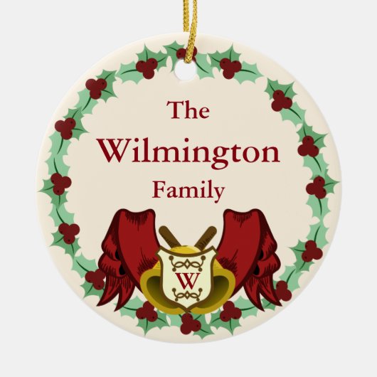 Holiday Holly Wreath & Bells Monogram Familienaam Keramisch Ornament (Voorkant)