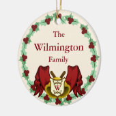 Holiday Holly Wreath & Bells Monogram Familienaam Keramisch Ornament (Links)