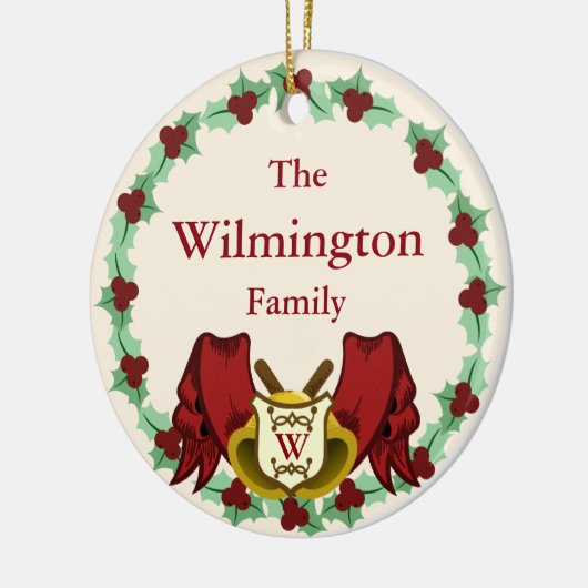 Holiday Holly Wreath & Bells Monogram Familienaam Keramisch Ornament (Links)