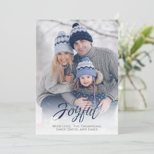 Holiday Joyful Script Red Green Snowflake 1 foto Feestdagenkaart (Staand voorkant)