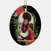 Holiday Poinsettia en Greenery Foto Black Keramisch Ornament (Rechts)