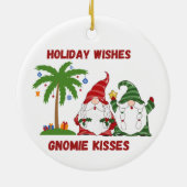 Holiday Wishes, Gnomie Kisses with 2 Gnomes on a Keramisch Ornament (Achterkant)
