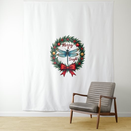 Holiday Wreath Dragonfly Wandkleed (In situ)