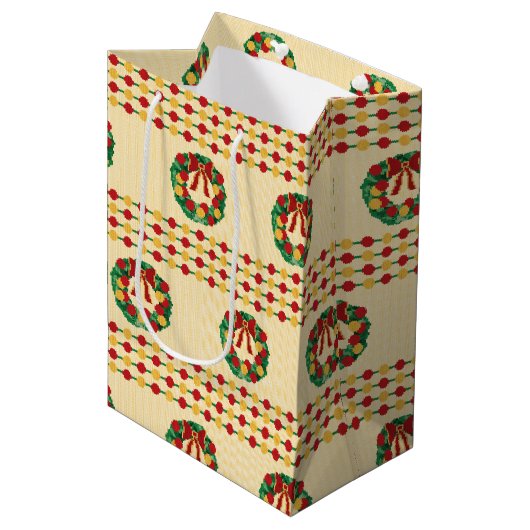 Holiday Wreath Knit Medium Cadeauzakje (Voorkant Gekanteld)