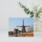 Hollandse Molen aan de waterkant. Briefkaart (Staand voorkant)