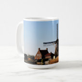 Hollandse Molen aan de waterkant. Koffiemok (Voorkant links)