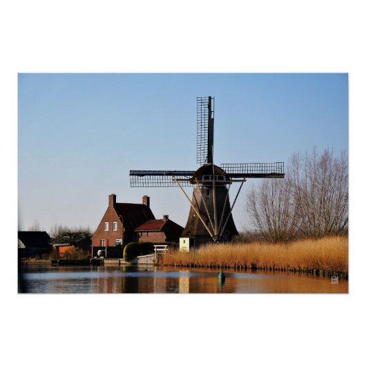 Hollandse Molen aan de waterkant. Perfect Poster (Voorkant)