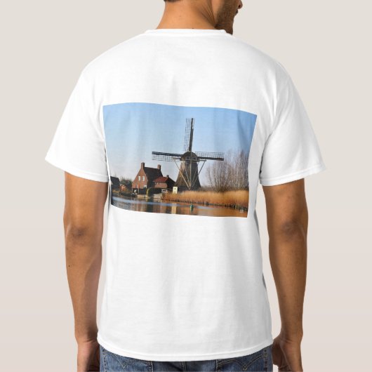 Hollandse Molen aan de waterkant. T-shirt (Achterkant)