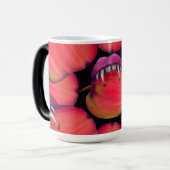 Holloween Vampire Queen Bobbing for Apples Magische Mok (Voorkant links)