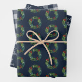 Holly and Greenery Merry Kerstfeestdag Inpakpapier Vel (In situ)