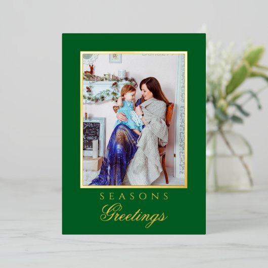 Holly and the Ivy Minimalist Green Christmas Card Folie Uitnodiging (Staand Voorkant)