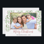 Holly Berries - Branches met bladeren Fotokaart Feestdagenkaart<br><div class="desc">Waterverf Holly Berries - Branches met bladeren Fotokaart Vrolijke kerst Kaart met Roos Gold Folie Trim. Het afbeelding,  de datum en de familienaam kunnen worden vervangen op de groene en rode hulstbes Merry Christmas Kaart.</div>