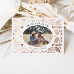 Holly Berries - Kerstfeest Folie Feestdagenkaart<br><div class="desc">Deze klassieke en elegante vakantiefootkaart is voorzien van onze oorspronkelijke hand getrokken winterblad dat de foto en het gekromde type lijst. De rug kenmerkt een passend patroon met foto en extra teksten.</div>