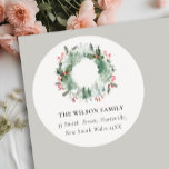 Holly Berries Pine Snow Kerstmis Wreatadres Ronde Sticker<br><div class="desc">Als u nog meer aanpassingen nodig hebt,  kunt u mij op yellowfebstudio@gmail.com vrij klikken.</div>