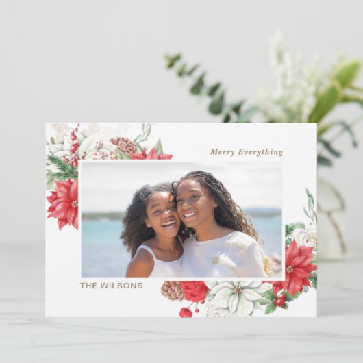 Holly Berries Poinsettias Pine Cone Foto Feestdagenkaart (Staand voorkant)