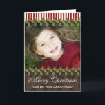Holly Berry Christmas Foto Wenskaart Feestdagen Kaart<br><div class="desc">Voeg uw favoriete vakantiefoto of afbeelding van een kind of uw familieportret toe aan deze feestelijke en kerstfoto wenskaarten met rode en groene hulstbessen, een crème en rode suikerriet streeprand en een chocoladebruine achtergrond met een subtiel damast ontwerp. De binnenkant van dit wenskaart kan worden gepersonaliseerd met uw eigen speciale...</div>