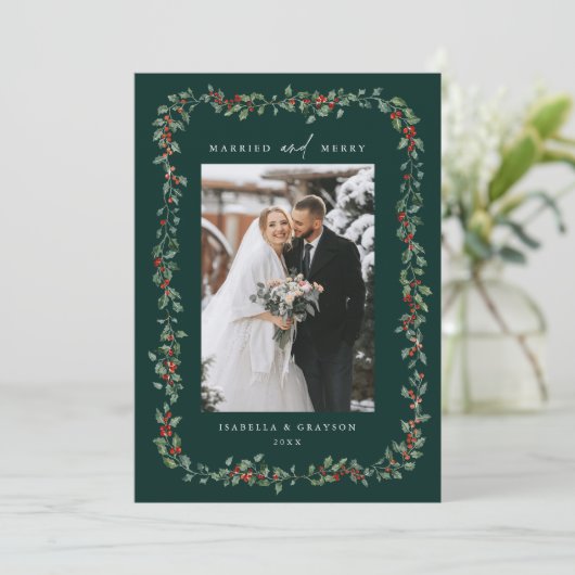 Holly Berry Frame Married & Merry Photo Green Feestdagenkaart (Staand voorkant)