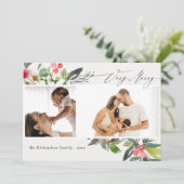 Holly Berry Pine Kerstfeest 2 Foto Feestdagenkaart (Staand voorkant)