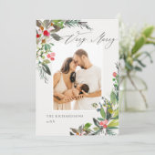 Holly Berry Pine Zeer prettig kerstfoto Lijst Feestdagenkaart (Staand voorkant)