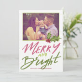Holly berry vrolijk & helder roze groen script fot feestdagenkaart (Staand voorkant)