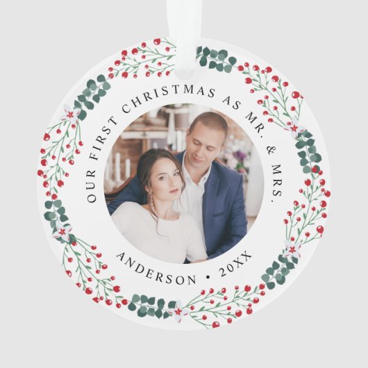 Holly Berry Wreath First Kerstbruiloft Foto Ornament (achterkant)