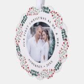 Holly Berry Wreath First Kerstbruiloft Foto Ornament Kaart (Links)