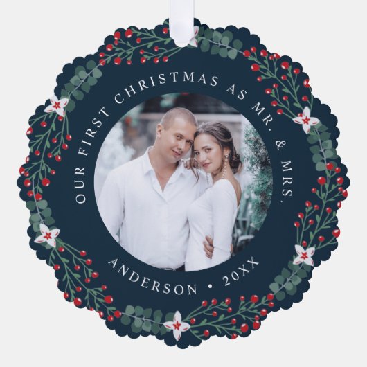 Holly Berry Wreath First Kerstbruiloft Foto Ornament Kaart (Voorkant)