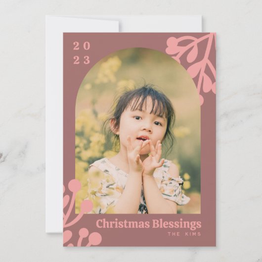 Holly bessen stoffige roze kerst foto boog feestdagenkaart (Voorkant)