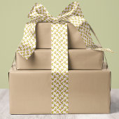 Holly bladeren en bessen op witte kerst satijnen lint