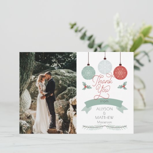 Holly en bessen | Baubles trouwfoto Dank u Bedankkaart (Staand voorkant)