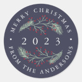 Holly en Pine | Gepersonaliseerde vrolijke kerst Ronde Sticker (Voorkant)
