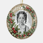 Holly ingelijst aangepaste kerstfoto rond keramisch ornament (Links)