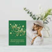 Holly Jolly | Elegant Goud Faux Folie Script Foto Feestdagenkaart (Staand voorkant)